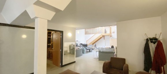 110m² Commercial property in Chambly, France No. 233092 2