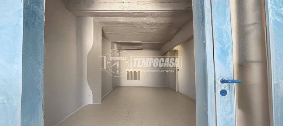 1 room Commercial property in Turin, Italy No. 274564 2