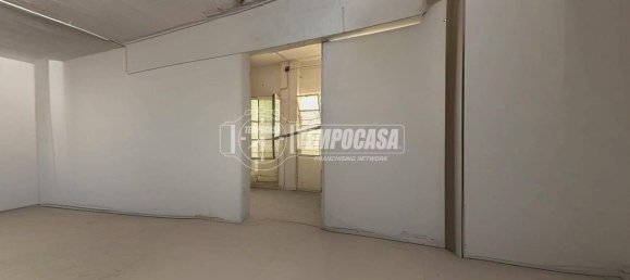 1 room Commercial property in Turin, Italy No. 274564 3