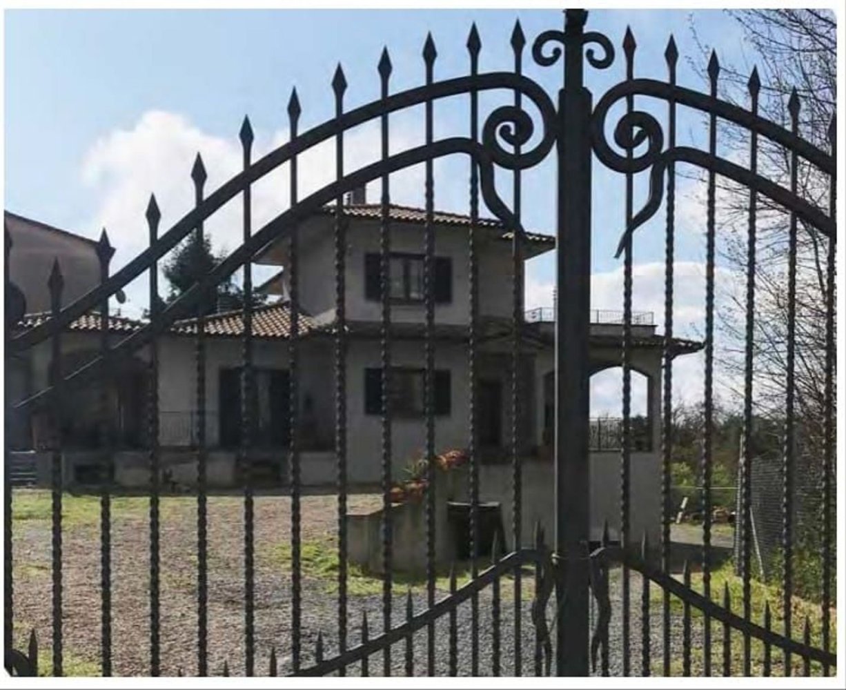 Вилла с 4 комнатами в Монтефьясконе, Италия № 86958