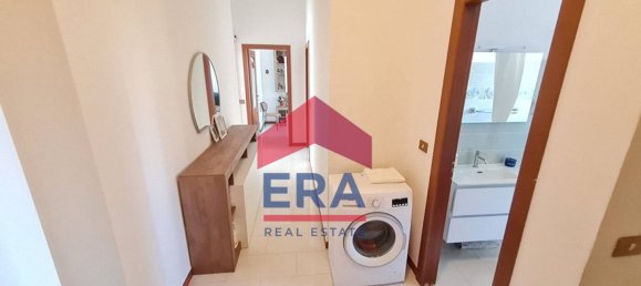 2 bedrooms Apartment in Milan, Italy No. 335277 4