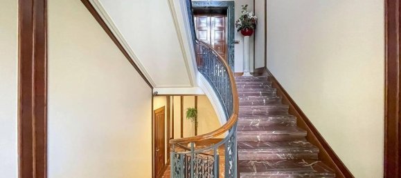 4 bedrooms Apartment in Turin, Italy No. 87500 3