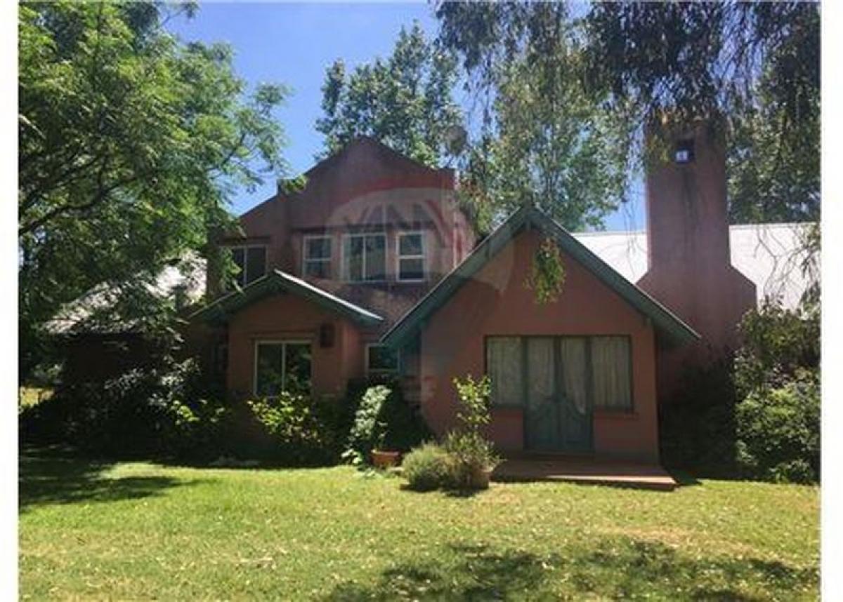 3 bedrooms House in Lujan, Argentina No. 52706