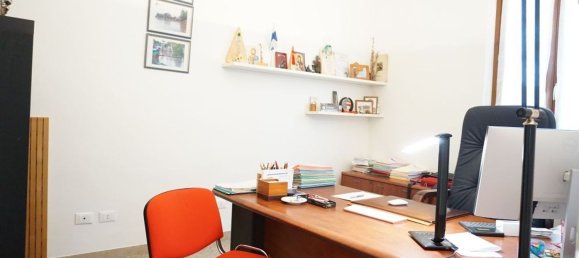 Apartamento de 4 habitaciónes en Pontedera, Italy No. 293023 3