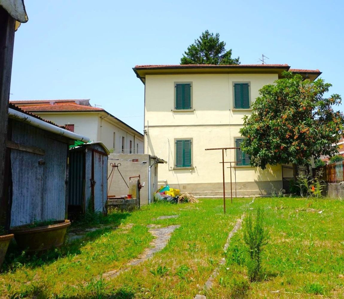 Apartamento de 4 habitaciónes en Pontedera, Italy No. 293023