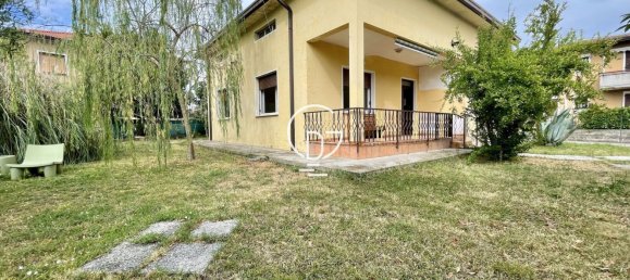 4غرفة فيلا في Desenzano del Garda, Italy رقم 279459 2