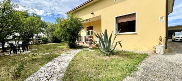 4غرفة فيلا في Desenzano del Garda, Italy رقم 279459 21