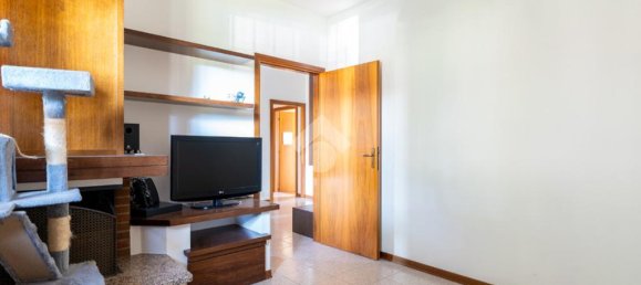 2 Schlafzimmer Wohnung in Vignola, Italy, Nr. 329384 9