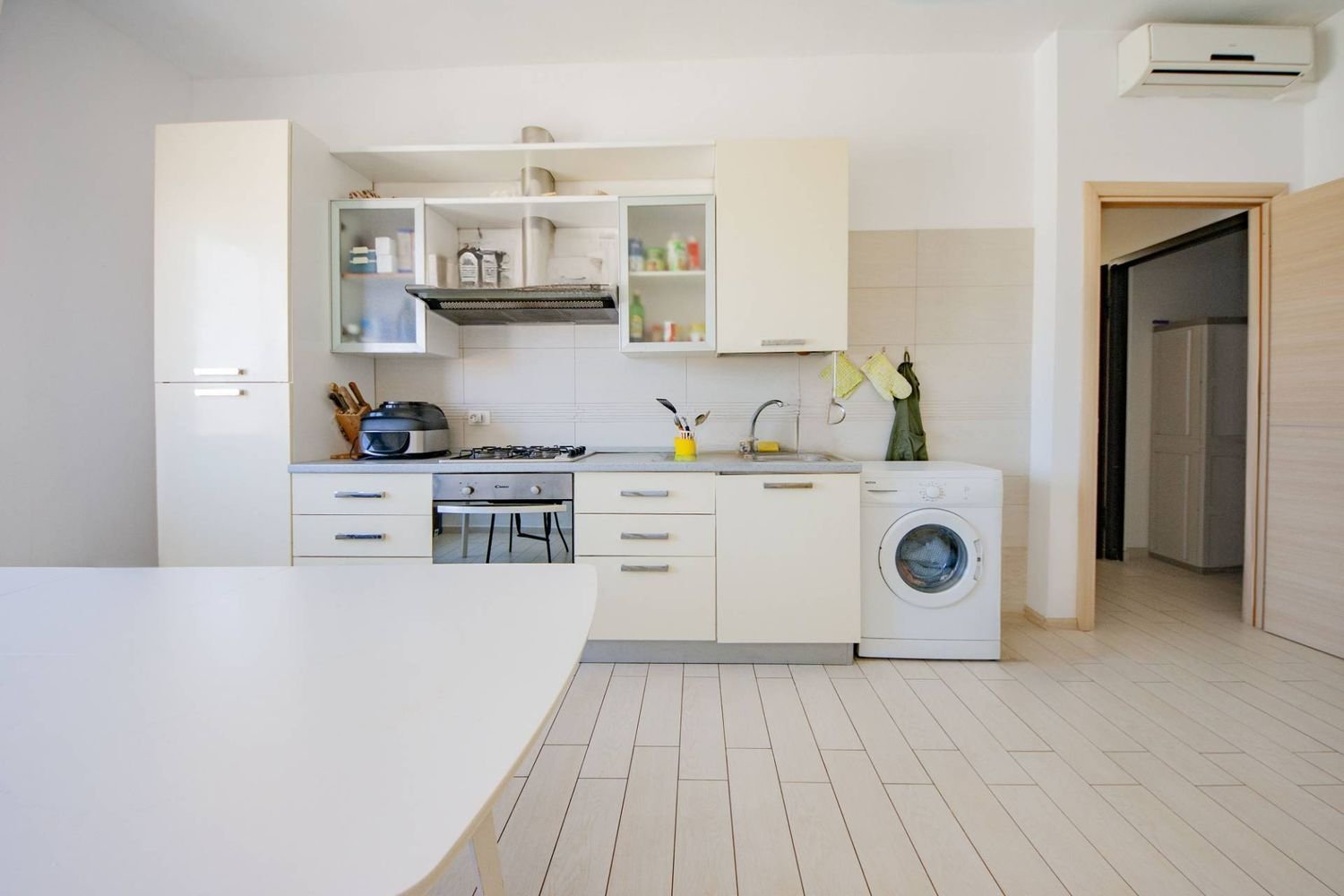 3-salle Appartement à Cagliari, Italy No. 285138