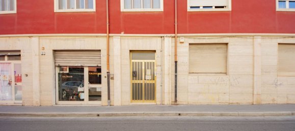 3-salle Appartement à Cagliari, Italy No. 285138 12