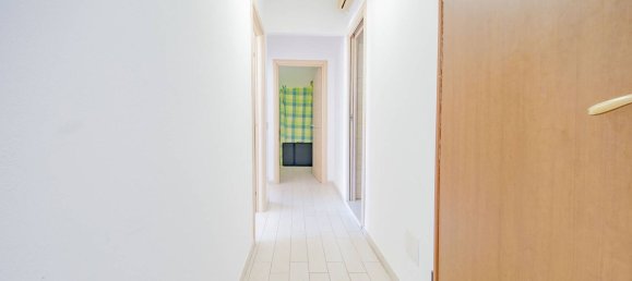 3-salle Appartement à Cagliari, Italy No. 285138 3