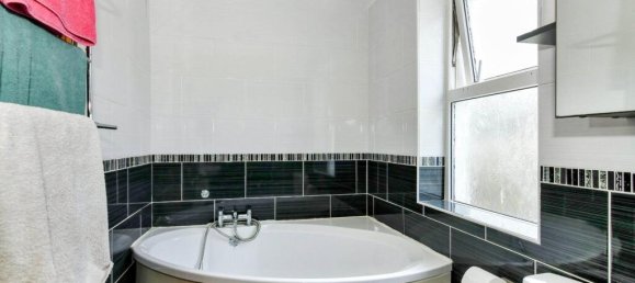 House in Barnstaple, United Kingdom No. 2092 16