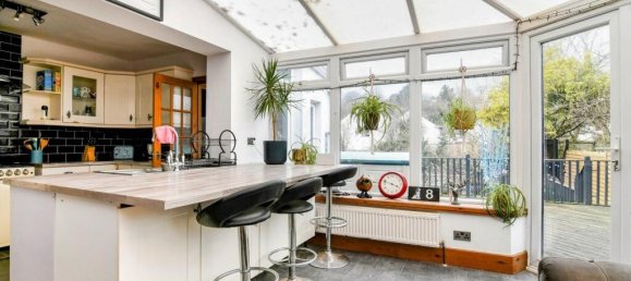 House in Barnstaple, United Kingdom No. 2092 8