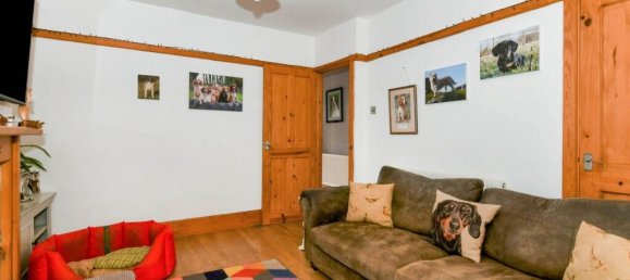 House in Barnstaple, United Kingdom No. 2092 2