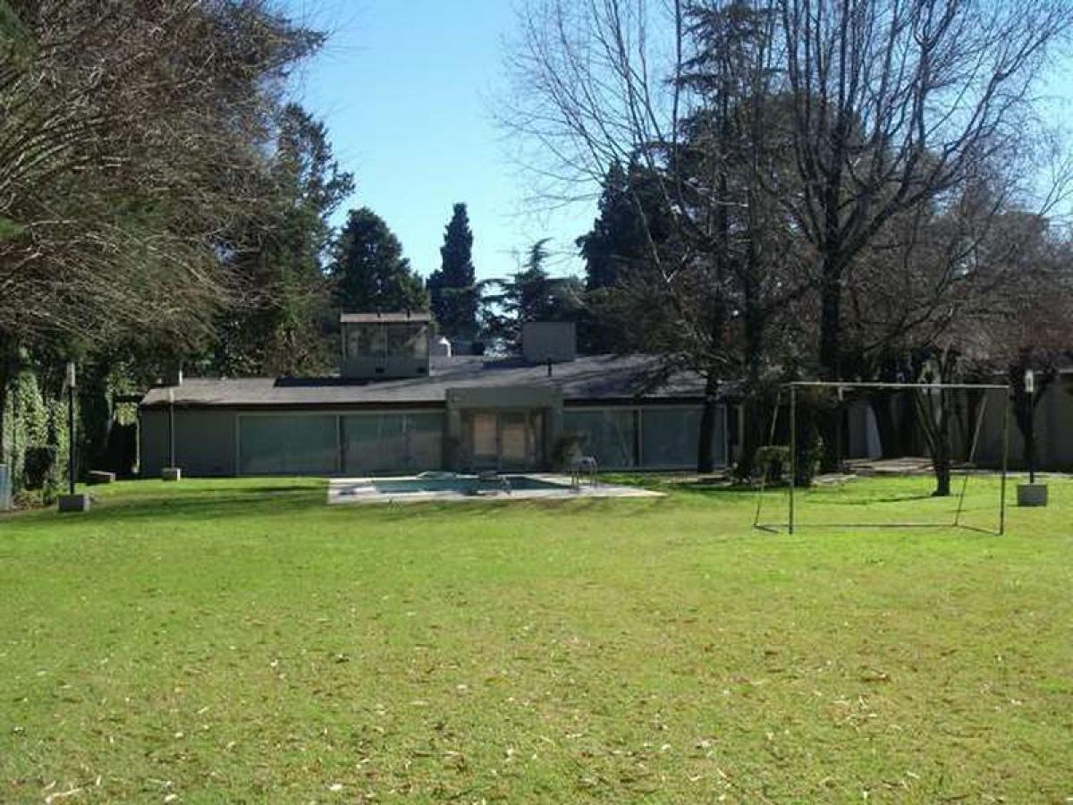 200m² Farm in Jose C. Paz, Argentina No. 115586