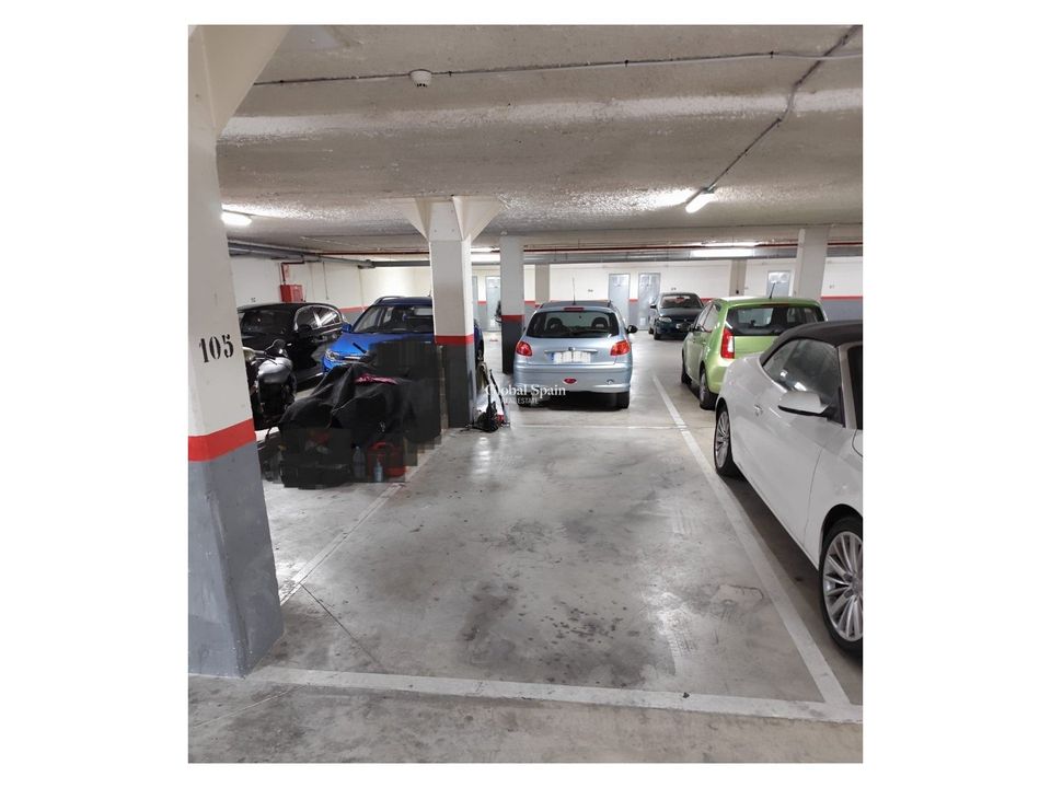  Parking in Alicante, Spain No. 189174