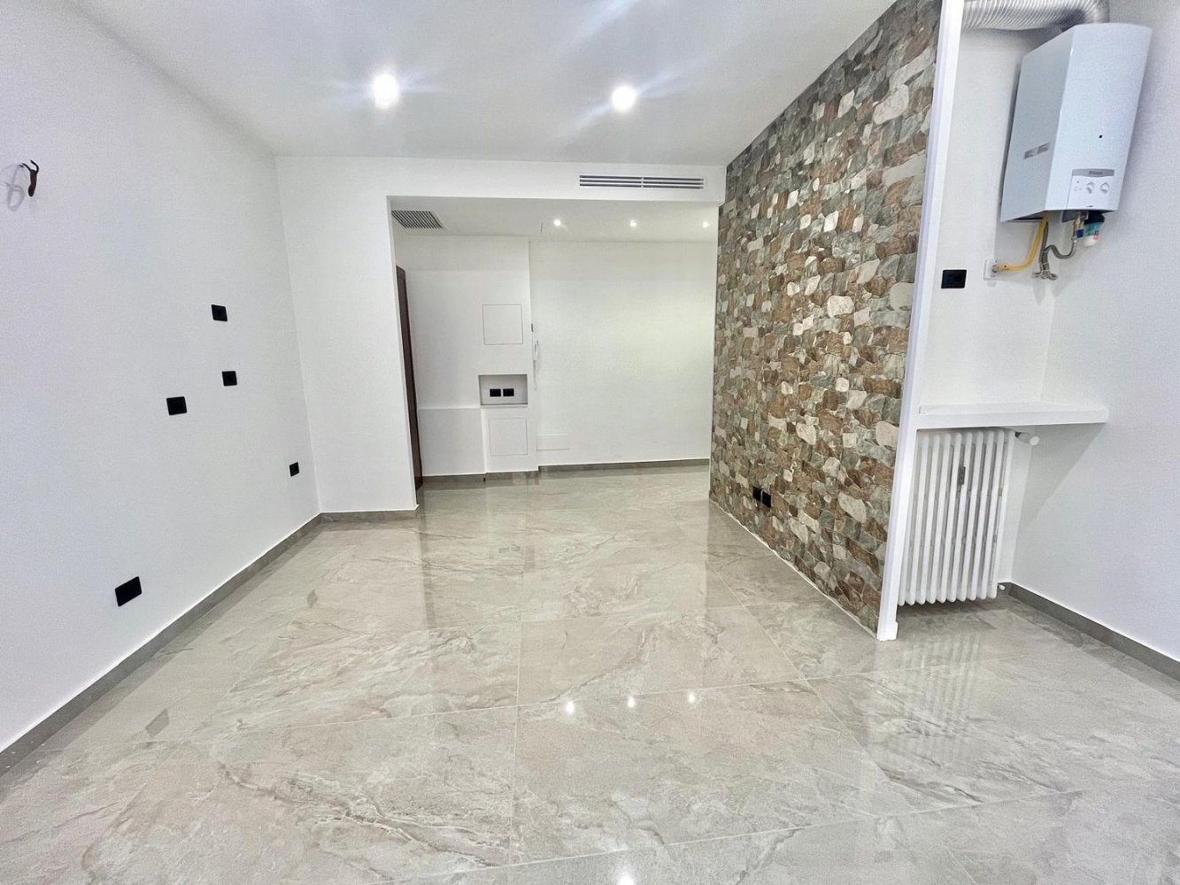 3 Schlafzimmer Wohnung in Milan, Italy, Nr. 373165