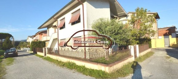 9-salle Villa à Lucca, Italy No. 13877 2