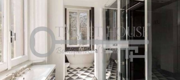 5 bedrooms Villa in Stresa, Italy No. 132562 9