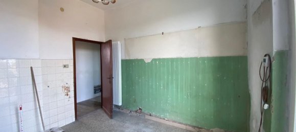 5 rooms Apartment in Castelfiorentino, Italy No. 45001 3