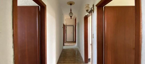 5 rooms Apartment in Castelfiorentino, Italy No. 45001 8