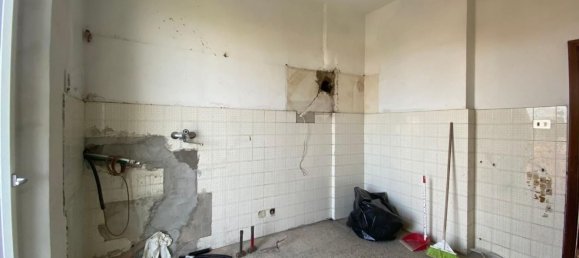 5 rooms Apartment in Castelfiorentino, Italy No. 45001 6