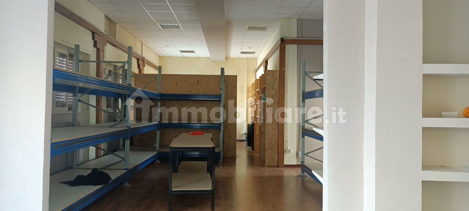 1 room Commercial property in Legnano, Italy No. 133313