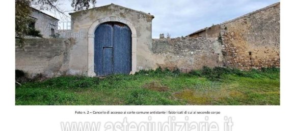 3 bedrooms House in Vittoria, Italy No. 348386 2