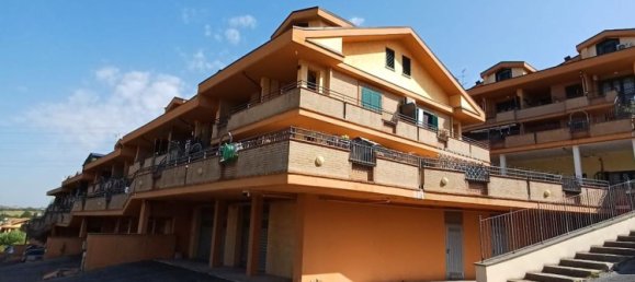 3 bedrooms Duplex in Guidonia Montecelio, Italy No. 356964 2