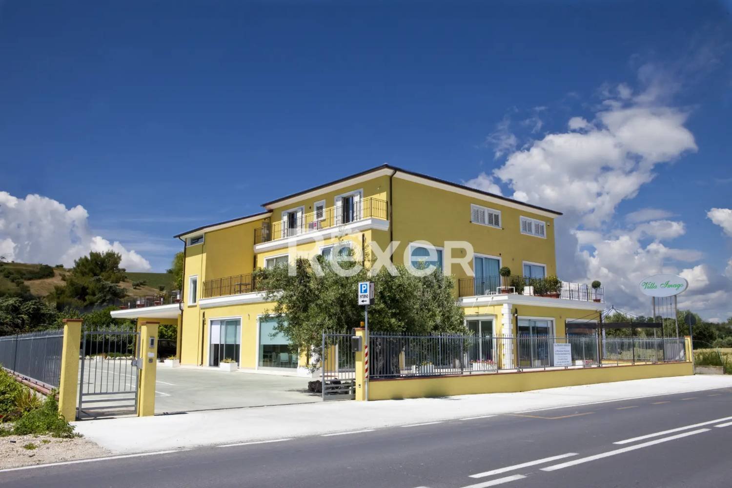 Casa de 16 habitaciónes en Roseto degli Abruzzi, Italy No. 328101