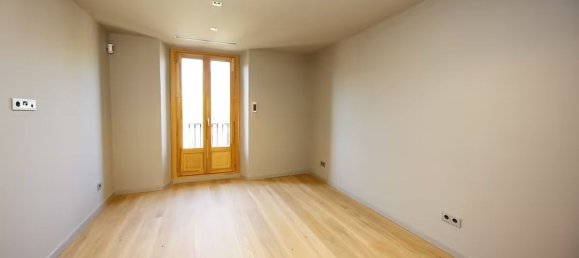 2 bedrooms Apartment in Ciutat Vella, Spain No. 25637 9
