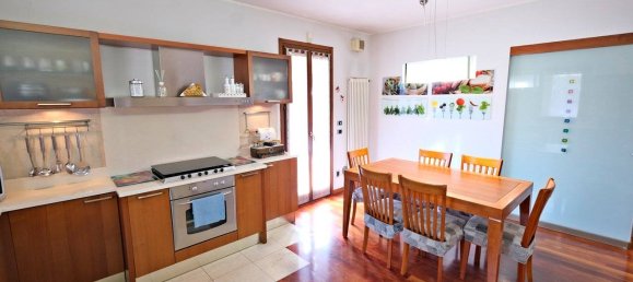 Apartamento de 3 dormitorios en Verona, Italy No. 196666 11