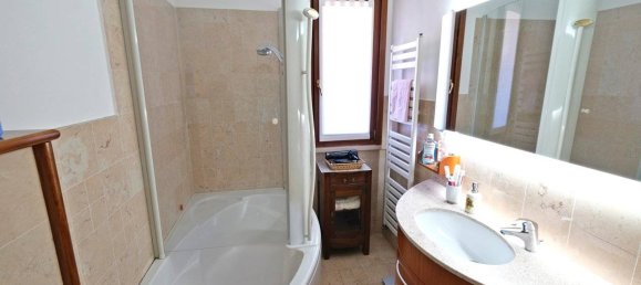 Apartamento de 3 dormitorios en Verona, Italy No. 196666 22