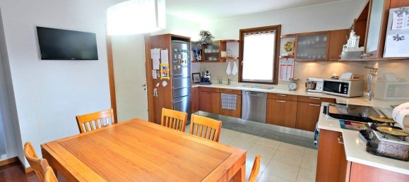 Apartamento de 3 dormitorios en Verona, Italy No. 196666 12