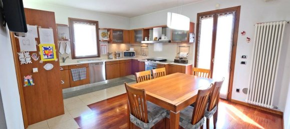 Apartamento de 3 dormitorios en Verona, Italy No. 196666 2