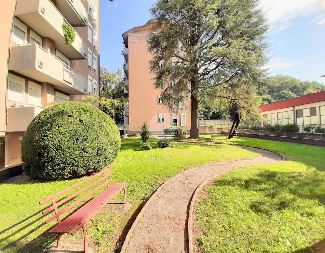Apartamento de 2 habitaciónes en Gallarate, Italy No. 162037