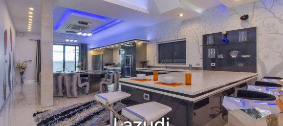 4 bedrooms Villa in Pattaya, Thailand No. 14746 6