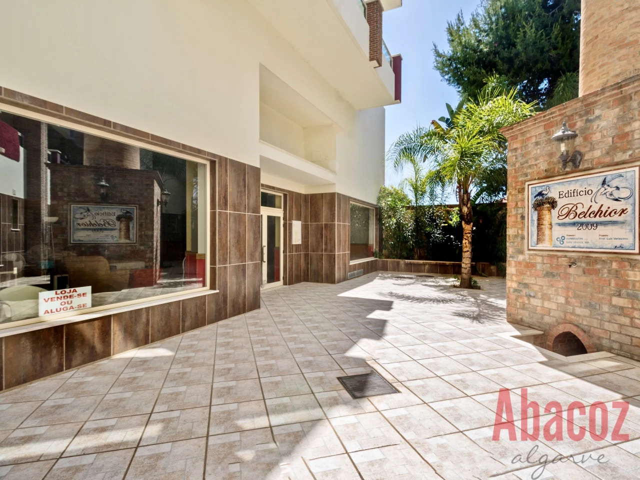 409m² Commercial property in Ferragudo, Portugal No. 138165