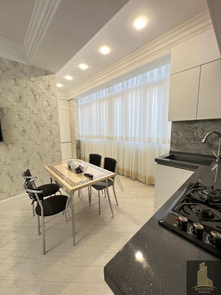 Квартира с 3 спальнями в Баку, Азербайджан № 1736