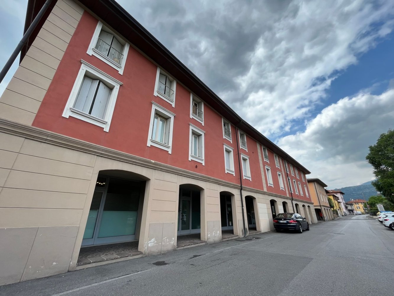 Oficina en Concesio, Italy 65 m² No. 14316