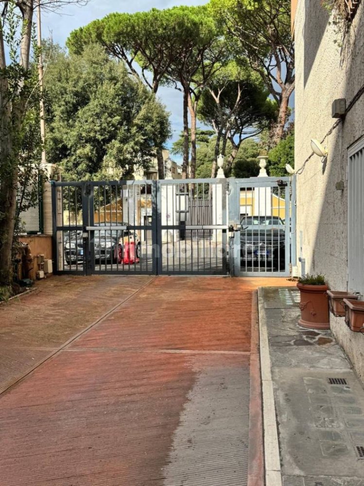 3 bedrooms Apartment in Rome, Italy No. 333645