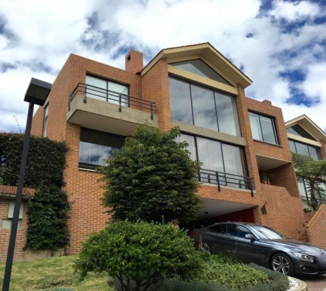 3 bedrooms House in Bogota, Colombia No. 10230