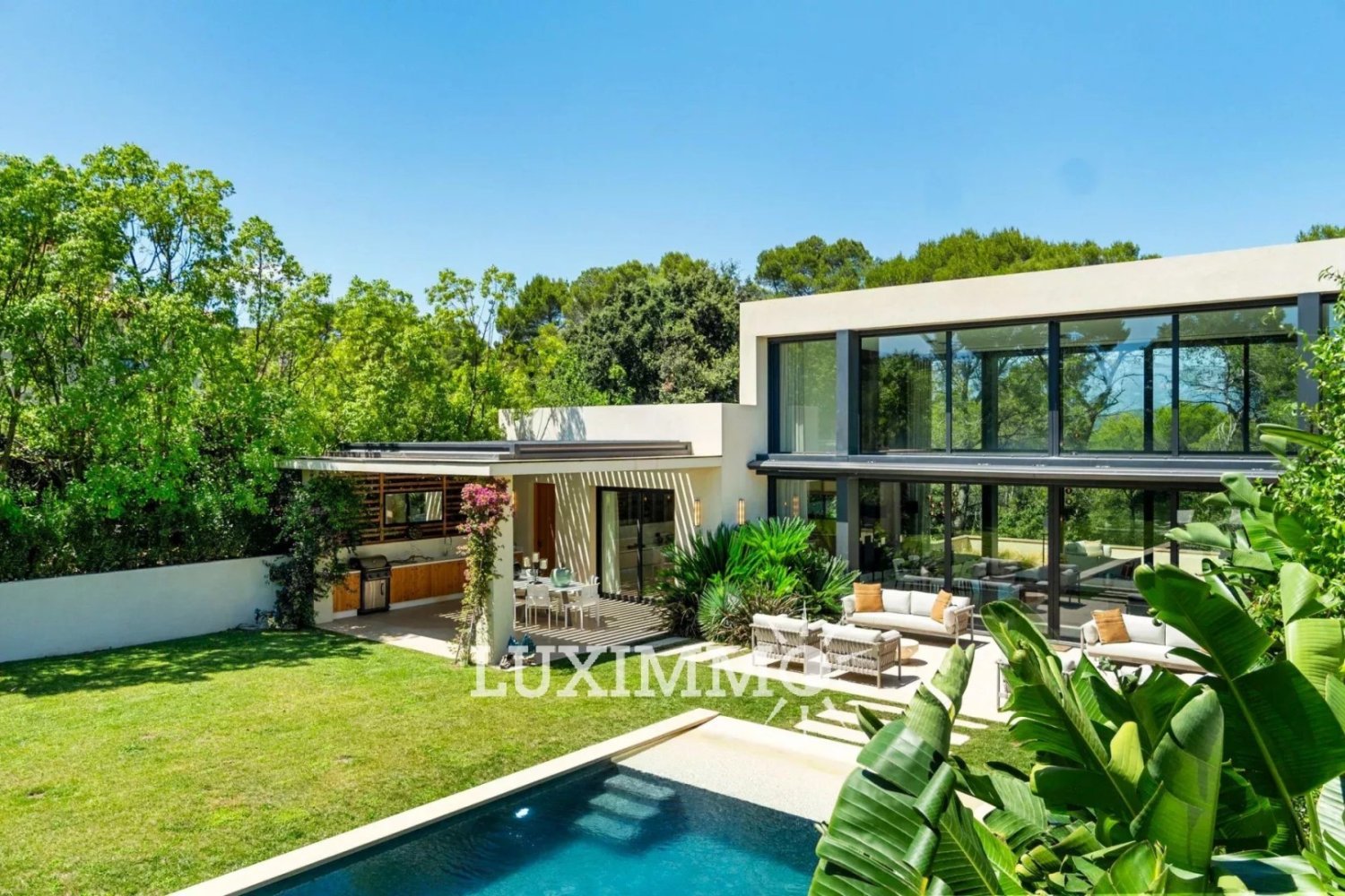 Villa de 5 dormitorios en Mougins, France No. 295449