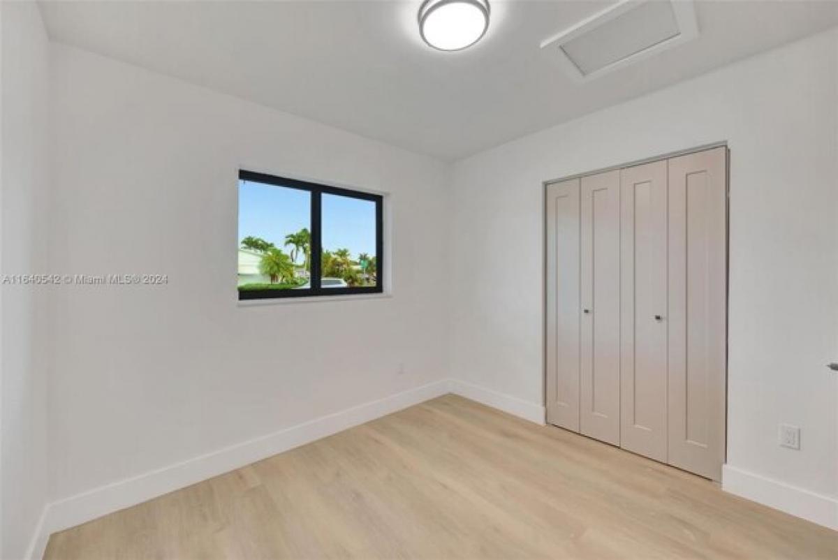 Дом с 4 спальнями в Майами, США № 218855