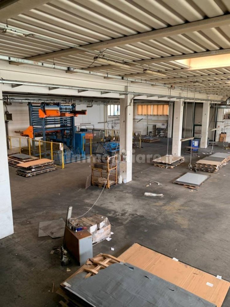 Склад 3270м² в Камподарсего, Италия № 320963