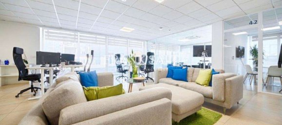 Bureau à Saint Julian's, Malta 259m² No. 13138 14