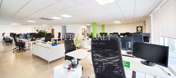 Bureau à Saint Julian's, Malta 259m² No. 13138 8