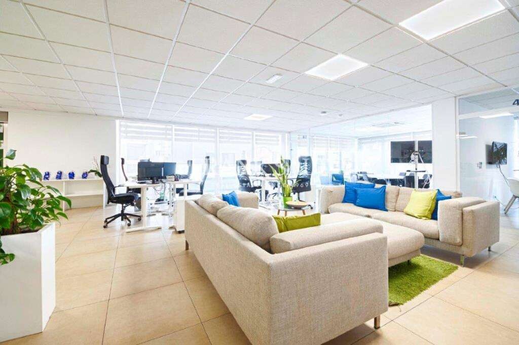 Bureau à Saint Julian's, Malta 259m² No. 13138