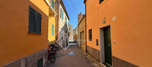 3 rooms Apartment in Albisola Superiore, Italy No. 32976 2