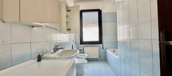 2 bedrooms Apartment in Venice, Italy No. 180016 3